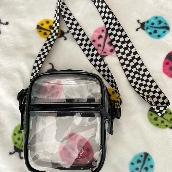 Women’s Accessories - Picture 14 of 16